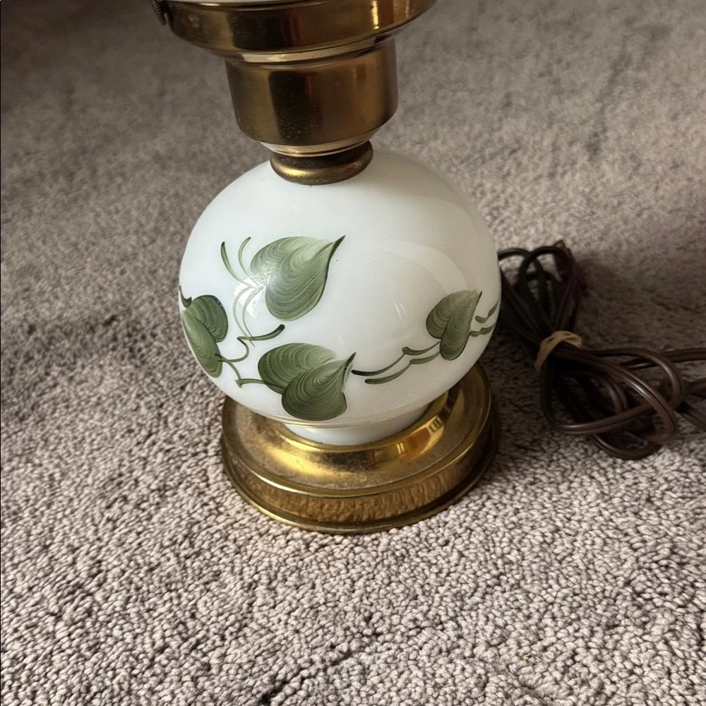 Vintage Hand Painted Leaf Milk Glass Table Two Way Lamp